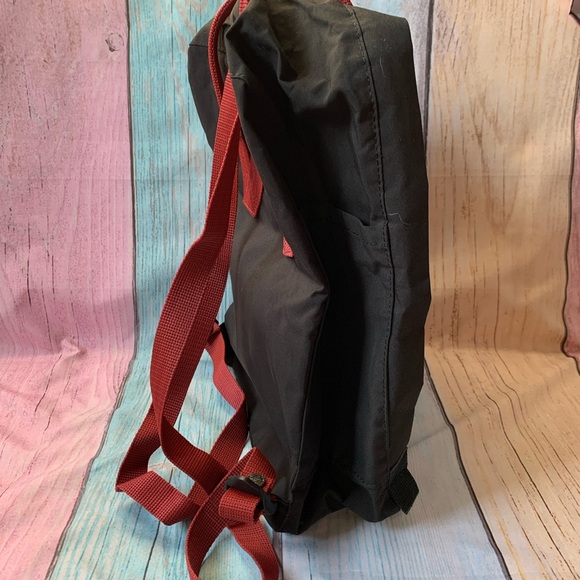 Kånken Black Backpack - Picture 5 of 8